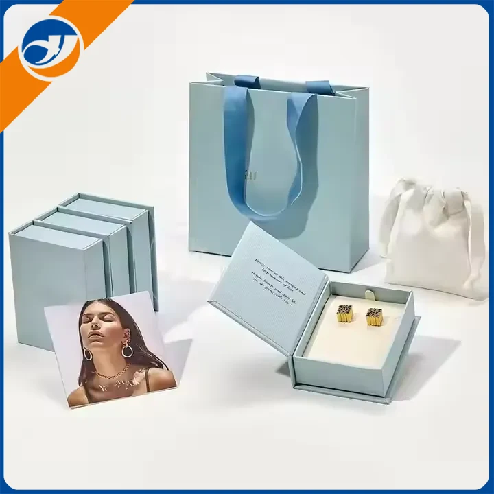 Boîte-cadeau en papier pour collier de bijoux